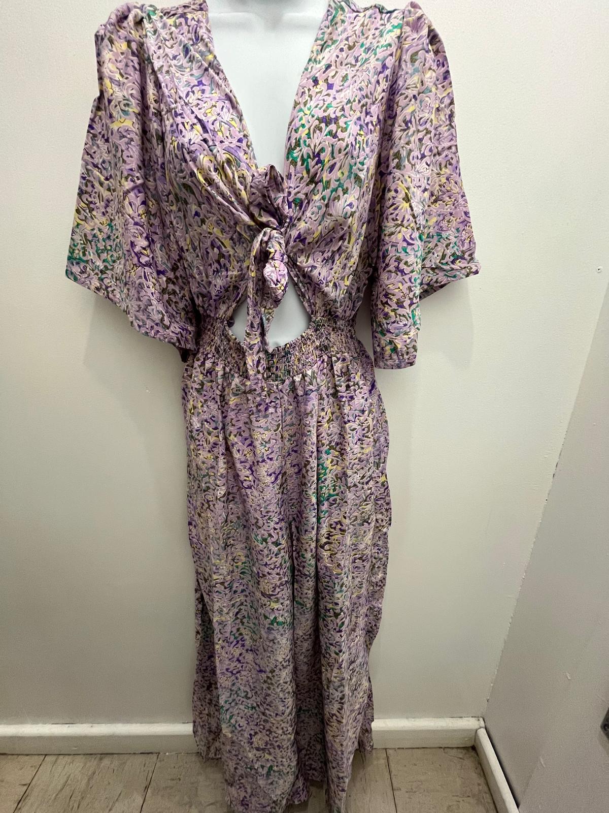 Traje largo abierto en la barriga