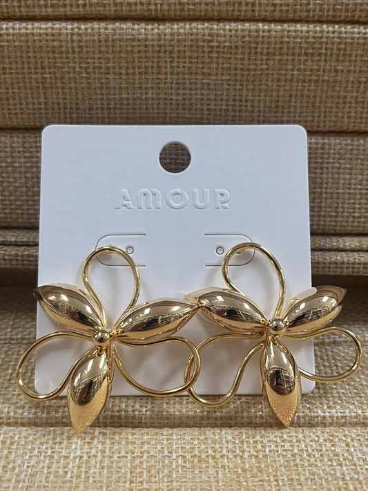 Aretes flor con pétalos diferentes