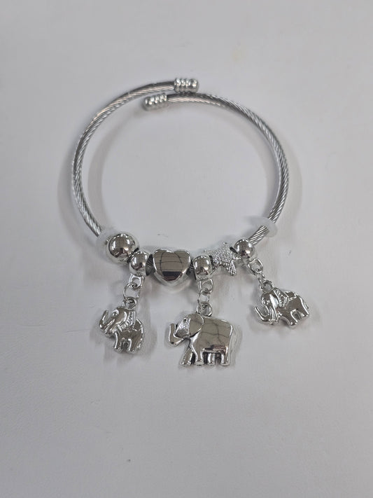 Pulsera con dijes de elefante y estrellas de mar