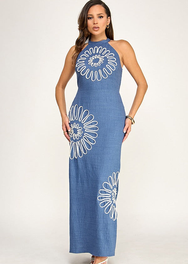COLOR MAHON | HALTER NECK CONTRAST FLOWER EMBO DETAIL MAXI DRESS